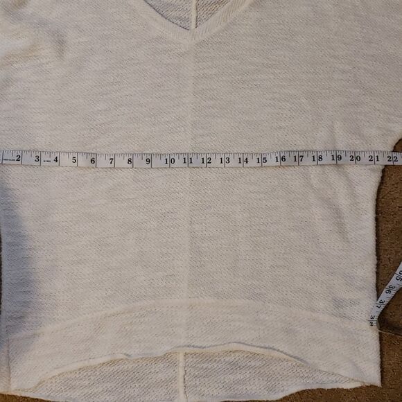 Kut from the kloth sweater size small - Picture 3 of 5